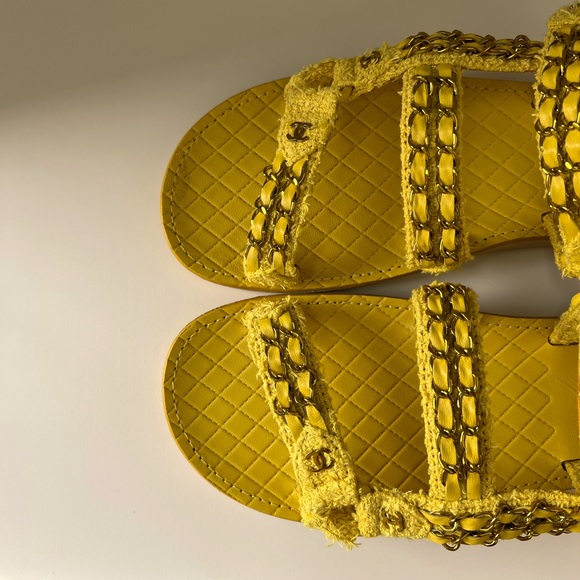 SOLD ❌ New 🌟 Rare Chanel CC Tweed Chain Yellow Sandals Size 39 - Picture 4 of 10